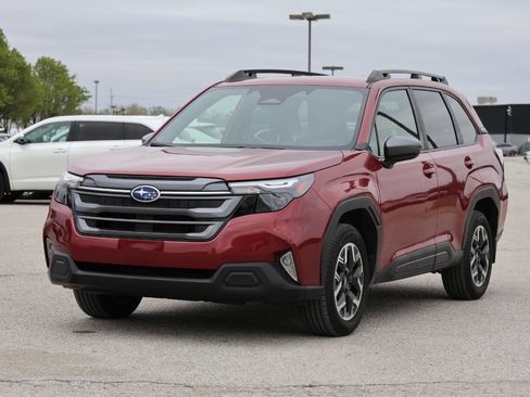 Used 2025 Subaru Forester Premium image 6