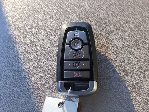 Used 2024 Ford Expedition XLT image 30