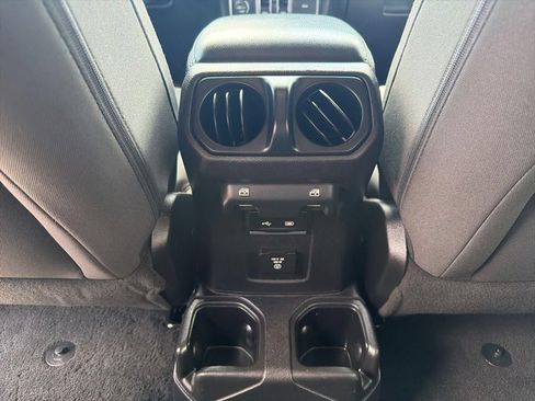 Used 2018 Jeep Wrangler Unlimited Sahara AWD/4WD image 20