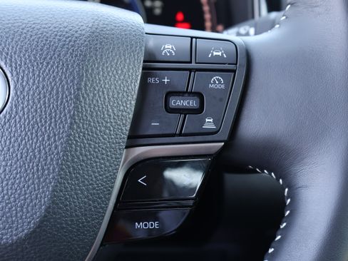 Used 2025 Toyota Camry SE FWD image 30