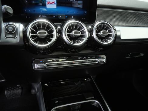 Certified 2021 Mercedes-Benz GLB 250 4MATIC image 21