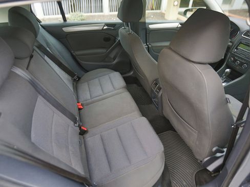 Used 2013 Volkswagen Golf 4-Door image 16