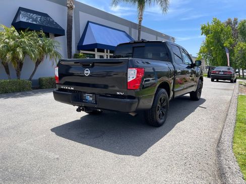 Used 2017 Nissan Titan SV RWD image 5