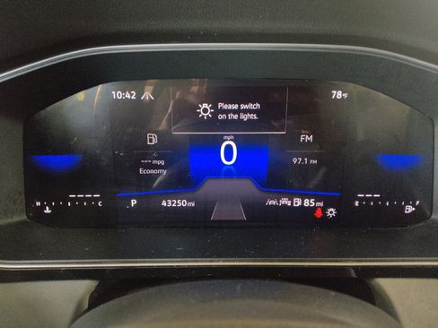 Used 2025 Volkswagen Jetta SE FWD image 23