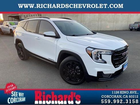 Used 2022 GMC Terrain SLE w/ Elevation Edition image 1