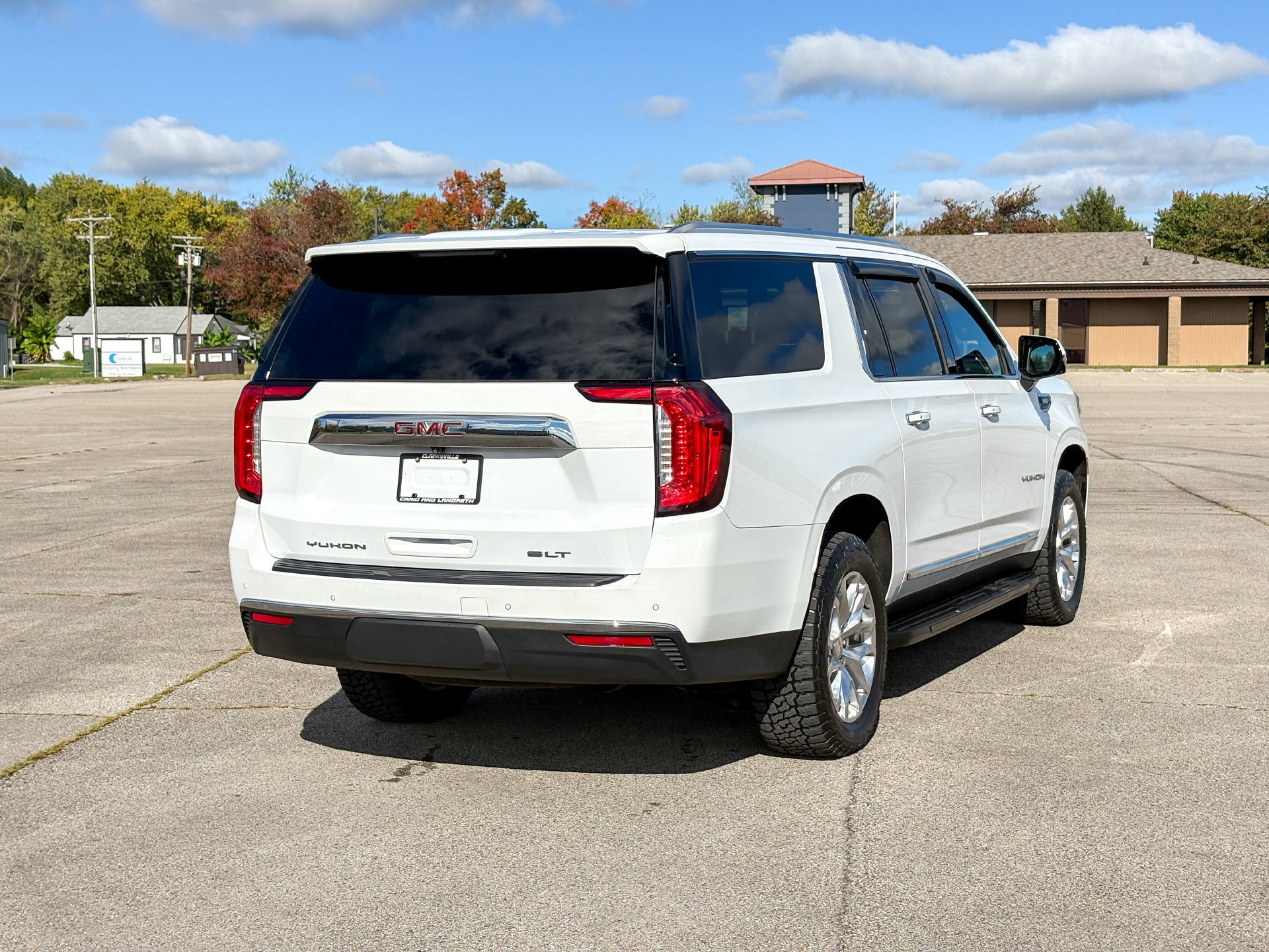 Used 2022 GMC Yukon XL SLT w/ SLT Luxury Package AWD/4WD image 8