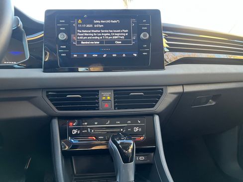 Used 2025 Volkswagen Jetta SE image 20