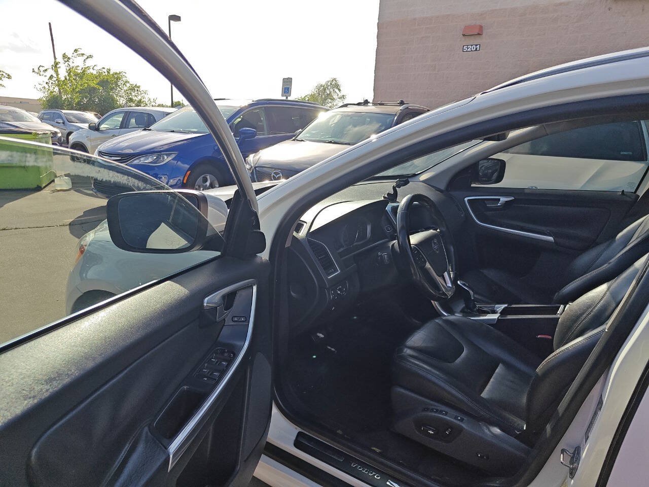 Used 2015 Volvo XC60 T5 Premier w/ Proximity Package FWD image 10