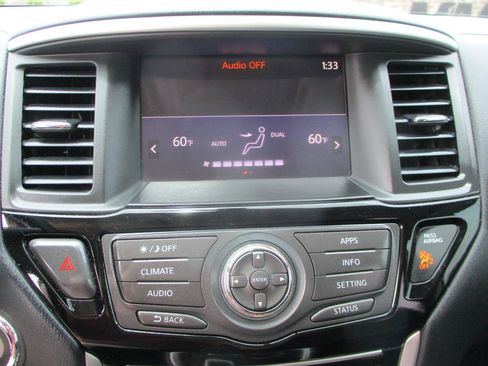 Used 2017 Nissan Pathfinder SV FWD image 15