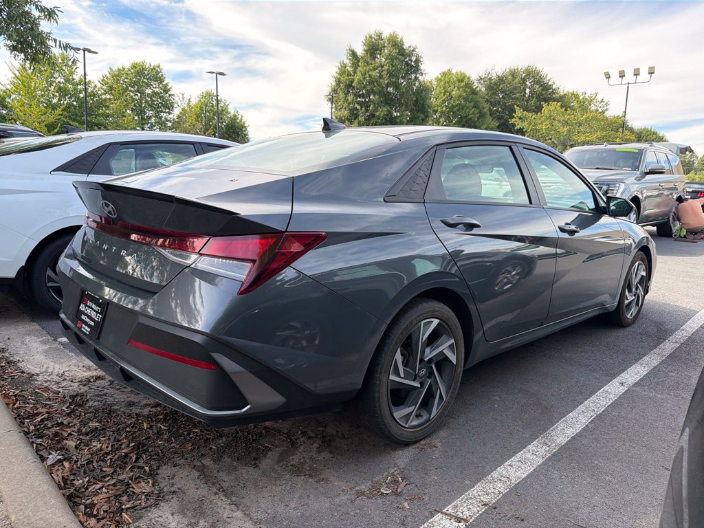 Certified 2025 Hyundai Elantra Sport FWD image 5