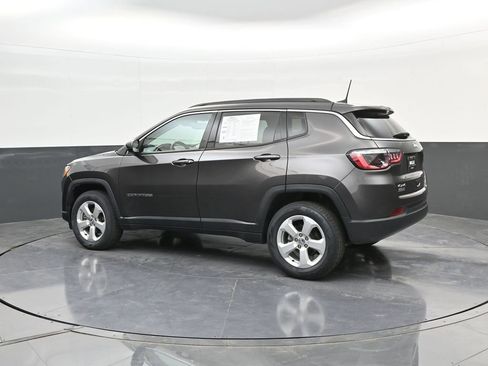 Used 2021 Jeep Compass Latitude w/ Sun and Sound Group AWD/4WD image 5