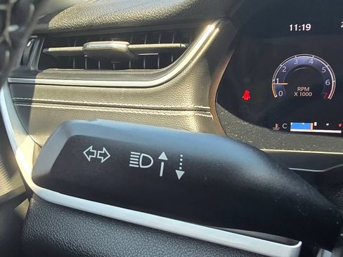 Used 2023 Jeep Grand Cherokee Laredo w/ Luxury Tech Group I AWD/4WD image 28