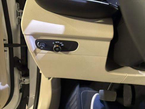 Used 2023 Buick Envision Essence image 19