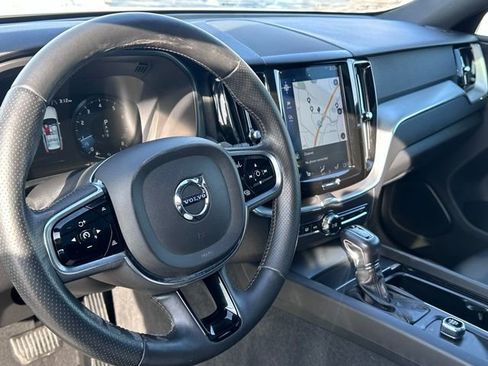 Used 2018 Volvo XC60 T6 Momentum w/ Advanced Package image 14