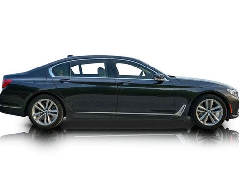 Used 2019 BMW 750i xDrive w/ Executive Package AWD/4WD image 2