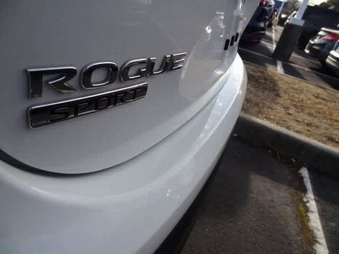 Used 2022 Nissan Rogue Sport S image 27