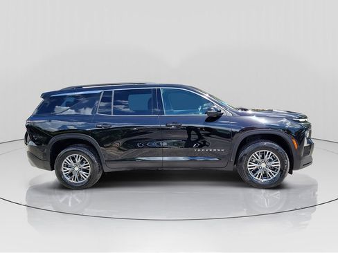 Used 2025 Chevrolet Traverse LT FWD image 8
