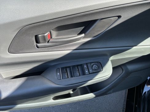 Used 2025 Toyota Prius LE FWD image 15