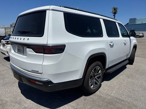 Used 2024 Jeep Wagoneer L Series II w/ Flexible Seating Group RWD image 5