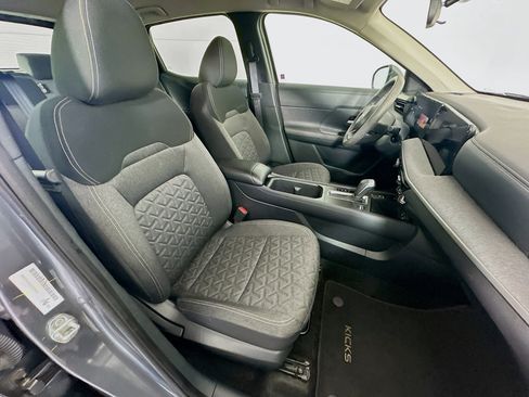 Used 2025 Nissan Kicks SV FWD image 29