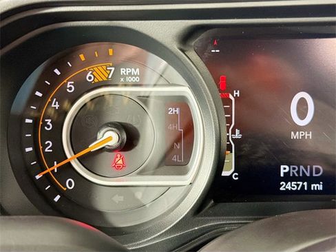 Used 2024 Jeep Wrangler Sahara image 13