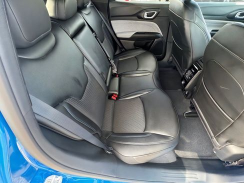 Used 2025 Jeep Compass Latitude image 12