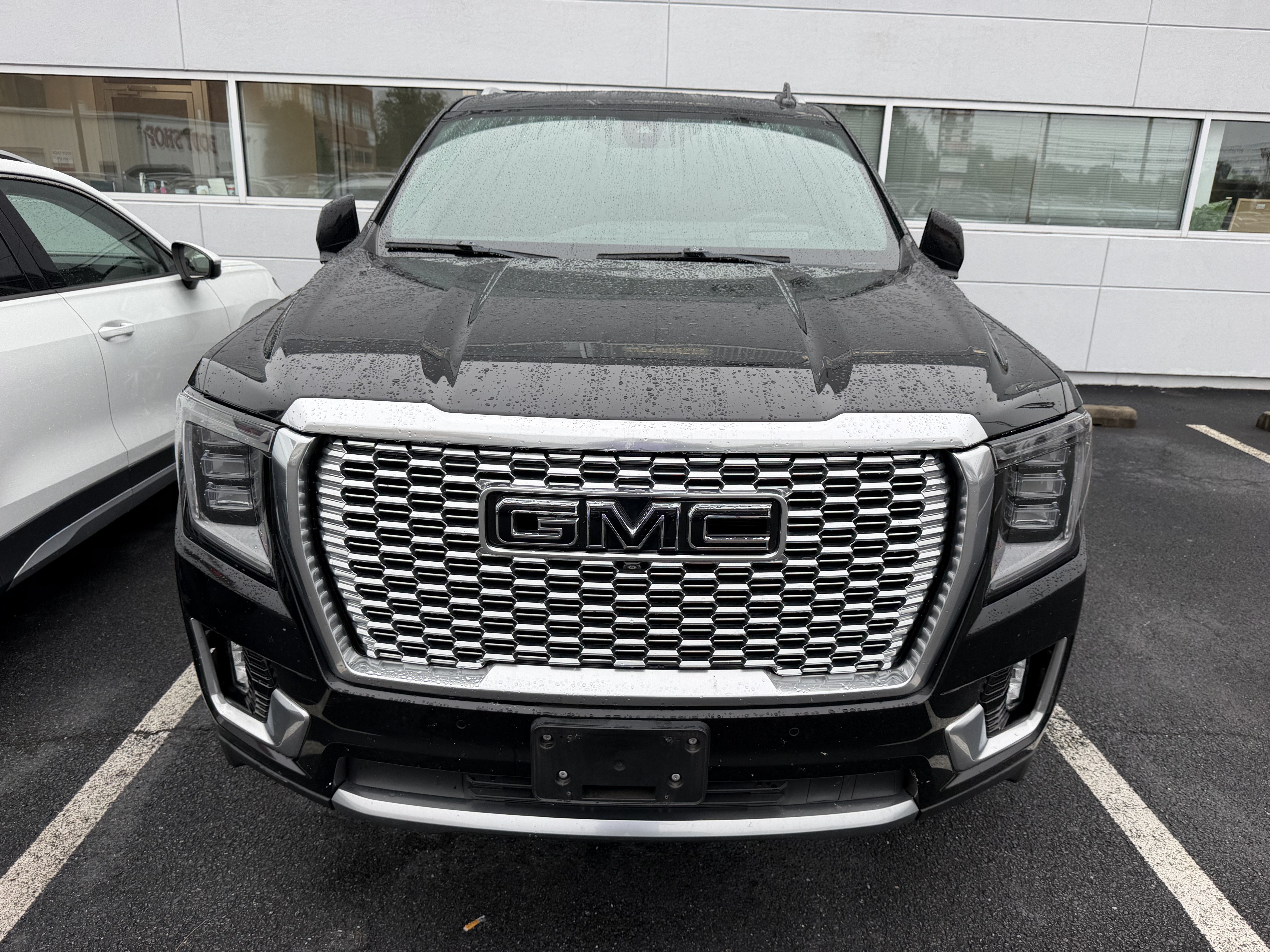 Used 2021 GMC Yukon Denali w/ Denali Premium Package AWD/4WD image 7