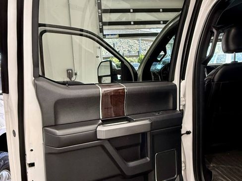 Used 2015 Ford F150 Platinum w/ Equipment Group 701A Luxury AWD/4WD image 16