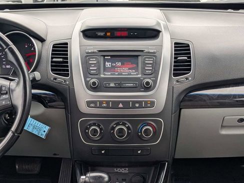 Used 2014 Kia Sorento LX AWD/4WD image 16