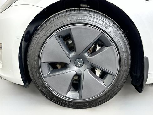 Used 2021 Tesla Model 3 Standard Range Plus image 11