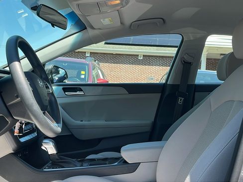 Used 2018 Hyundai Sonata SE FWD image 12