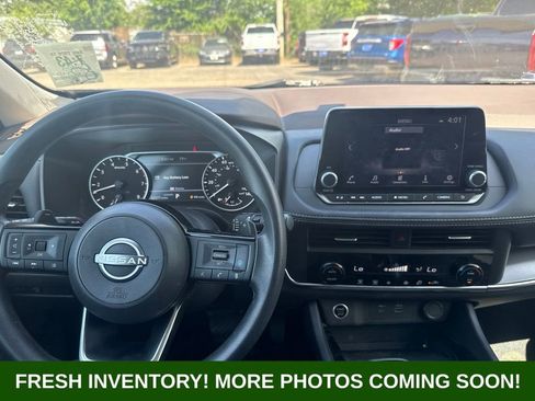 Used 2023 Nissan Rogue SV FWD image 8