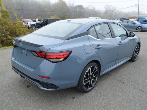 Used 2025 Nissan Sentra SR w/ SR Premium Package FWD image 6