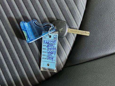 Used 2021 Toyota Camry SE image 36