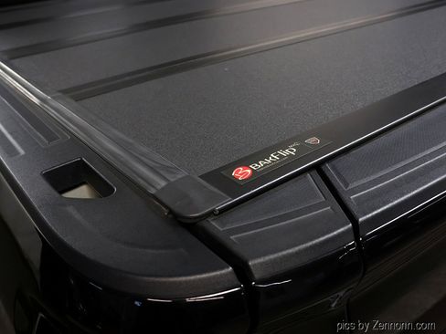 Used 2022 GMC Sierra 2500 Denali w/ Denali Black Diamond Edition image 8