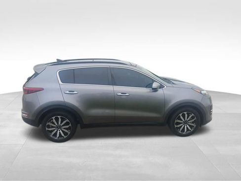 Used 2019 Kia Sportage EX w/ EX Premium Package FWD image 2