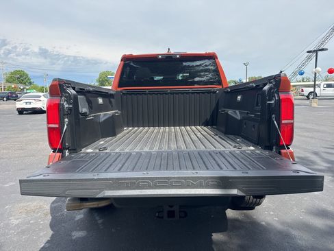 Used 2025 Toyota Tacoma TRD Sport AWD/4WD image 12