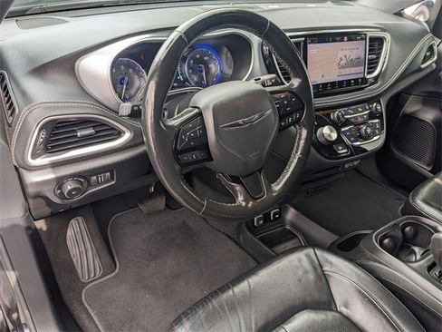 Certified 2021 Chrysler Pacifica Touring-L w/ S Appearance Package image 8