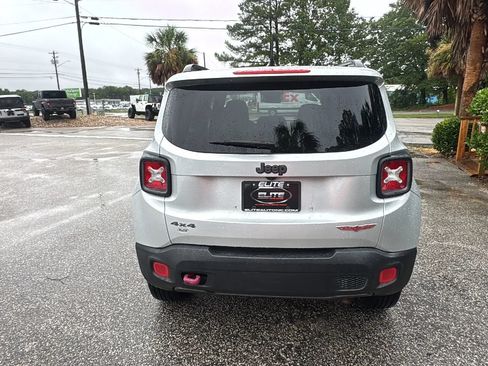 Used 2017 Jeep Renegade Trailhawk AWD/4WD image 9