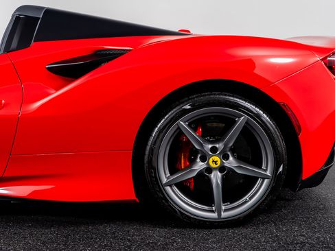 Used 2022 Ferrari F8 Tributo image 16