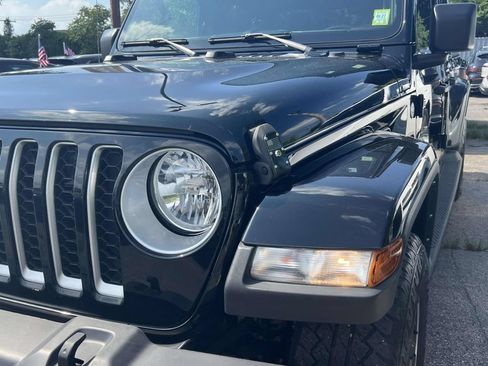 Used 2022 Jeep Gladiator Overland w/ Popular Equipment Package AWD/4WD image 8
