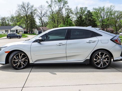 Used 2018 Honda Civic Sport Touring image 4
