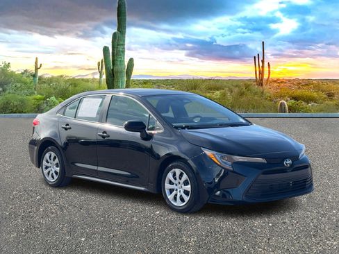 Used 2025 Toyota Corolla LE image 7