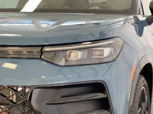 New 2026 Volkswagen Tiguan SE R-Line image 11