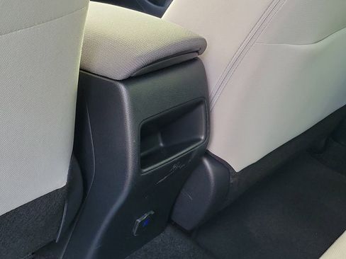 Used 2020 Toyota Corolla LE image 12