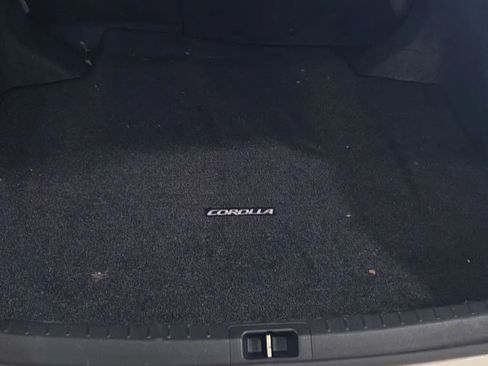 Used 2016 Toyota Corolla LE FWD image 4