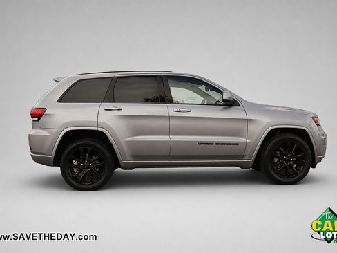 Used 2020 Jeep Grand Cherokee Altitude RWD image 9