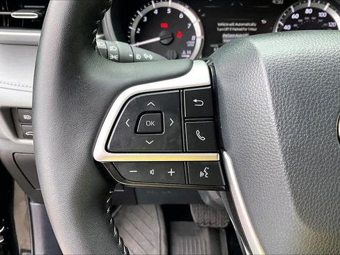 Used 2025 Toyota Highlander LE AWD/4WD image 22