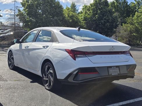 Used 2025 Hyundai Elantra Limited FWD image 5