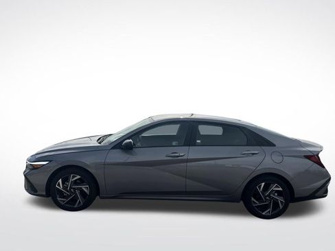 Used 2025 Hyundai Elantra SEL FWD image 8